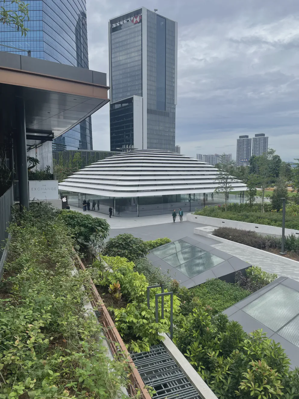 First Apple Store in Malaysia Opens